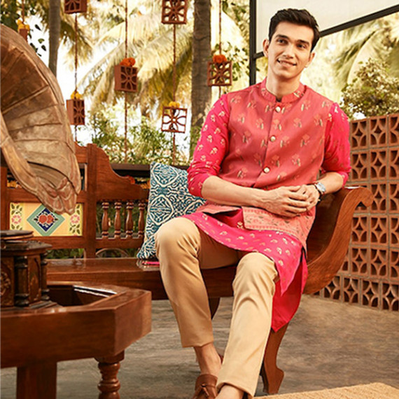 https://www.fitdrop.in/products/men-magenta-pink-golden-floral-printed-thread-work-floral-kurta-2