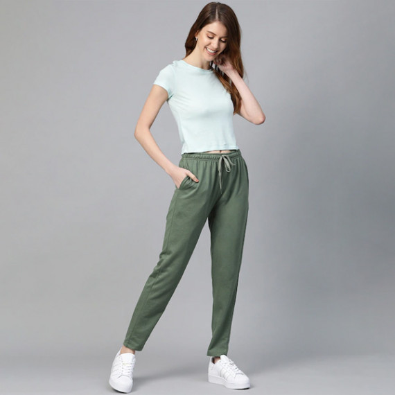 https://www.fitdrop.in/products/women-black-solid-side-stripes-cropped-track-pants