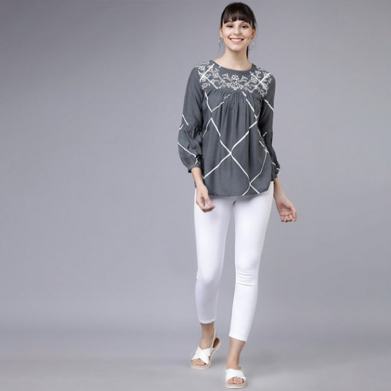 https://www.fitdrop.in/products/women-grey-and-white-printed-a-line-top