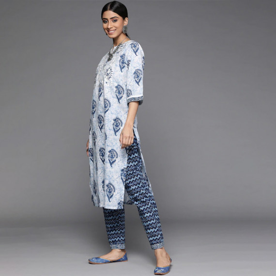 https://www.fitdrop.in/vi/products/women-white-paisley-motifs-printed-pure-cotton-kurta-with-trousers-with-dupatta