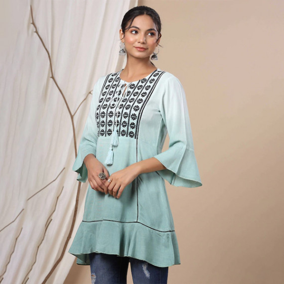 https://www.fitdrop.in/products/women-green-tunics