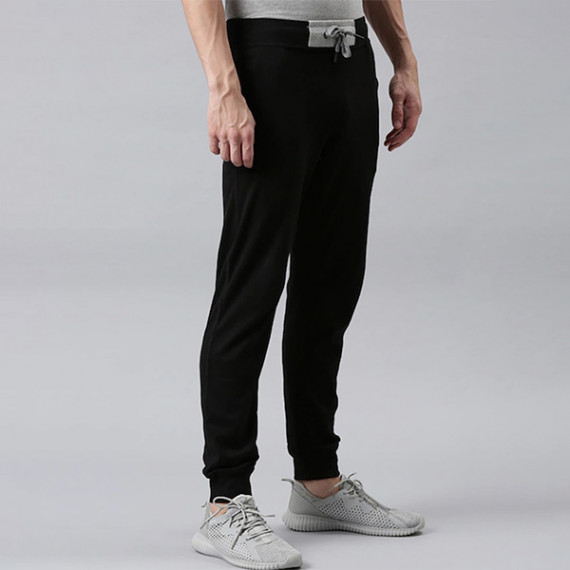https://www.fitdrop.in/products/men-black-solid-organic-cotton-track-pants