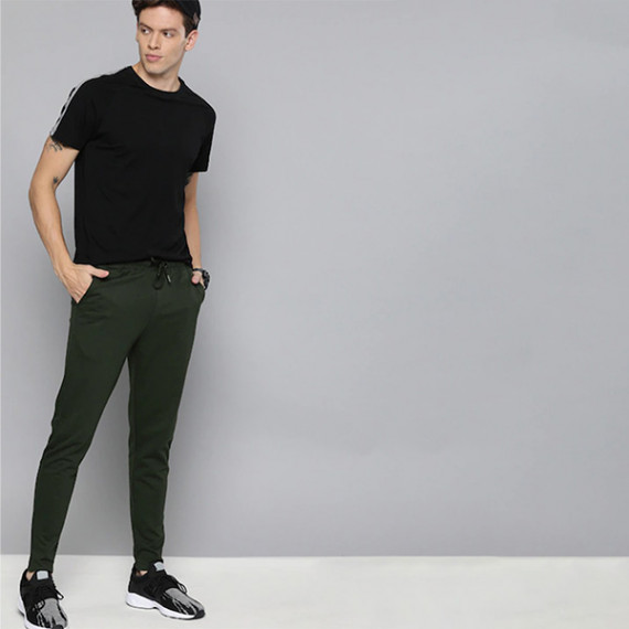 https://www.fitdrop.in/products/men-olive-green-straight-fit-solid-track-pants