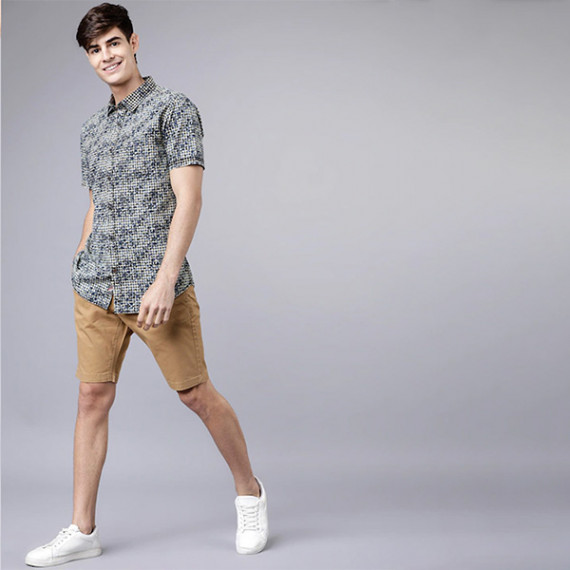 https://www.fitdrop.in/products/men-khaki-solid-slim-fit-regular-shorts