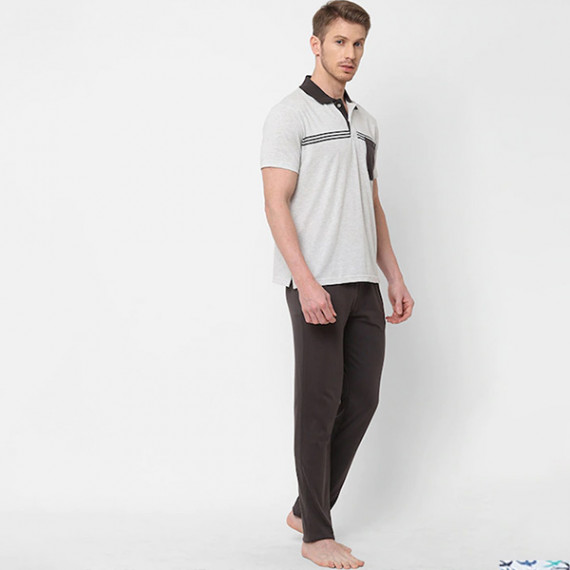 https://www.fitdrop.in/products/men-white-grey-striped-pure-cotton-night-suit