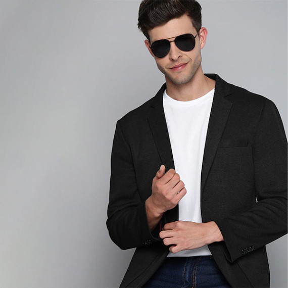 https://www.fitdrop.in/products/men-black-textured-regular-fit-single-breasted-blazer
